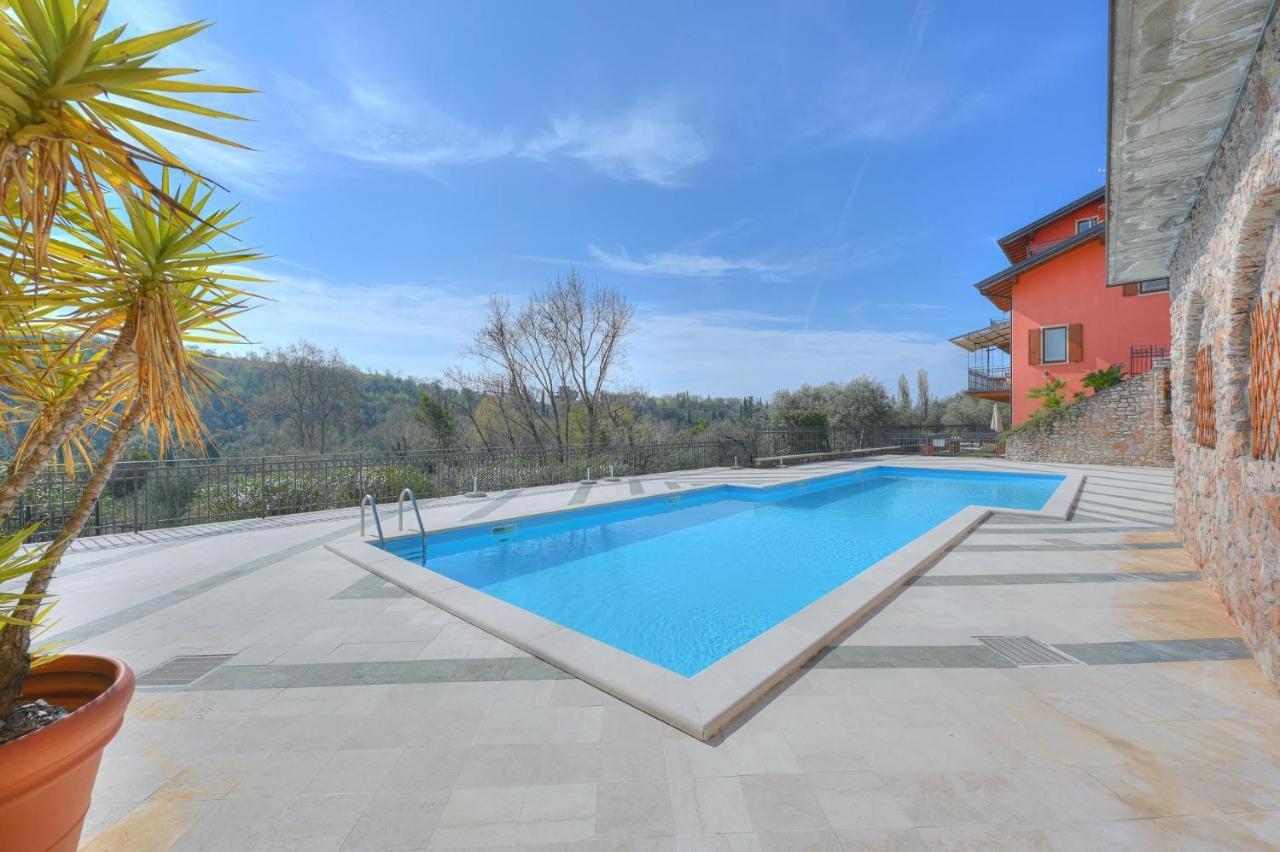 Albatros Apartment ตอสโกลาโน มาแดร์โน ภายนอก รูปภาพ
