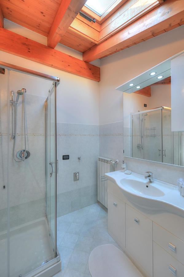Albatros Apartment ตอสโกลาโน มาแดร์โน ภายนอก รูปภาพ