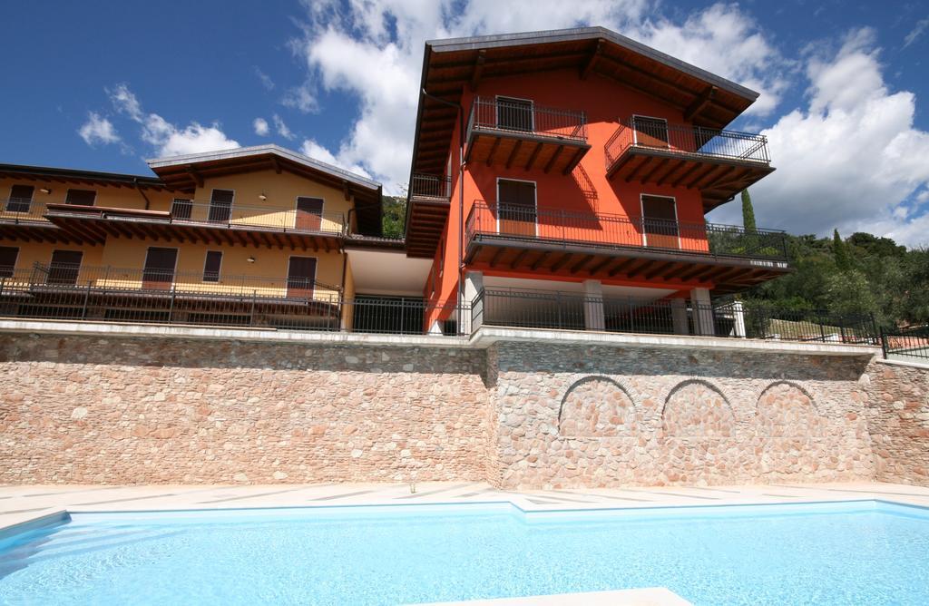 Albatros Apartment ตอสโกลาโน มาแดร์โน ภายนอก รูปภาพ