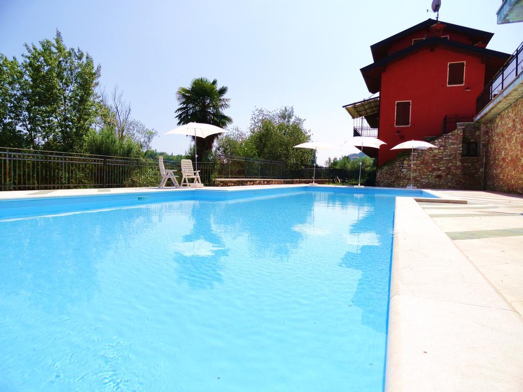 Albatros Apartment ตอสโกลาโน มาแดร์โน ภายนอก รูปภาพ
