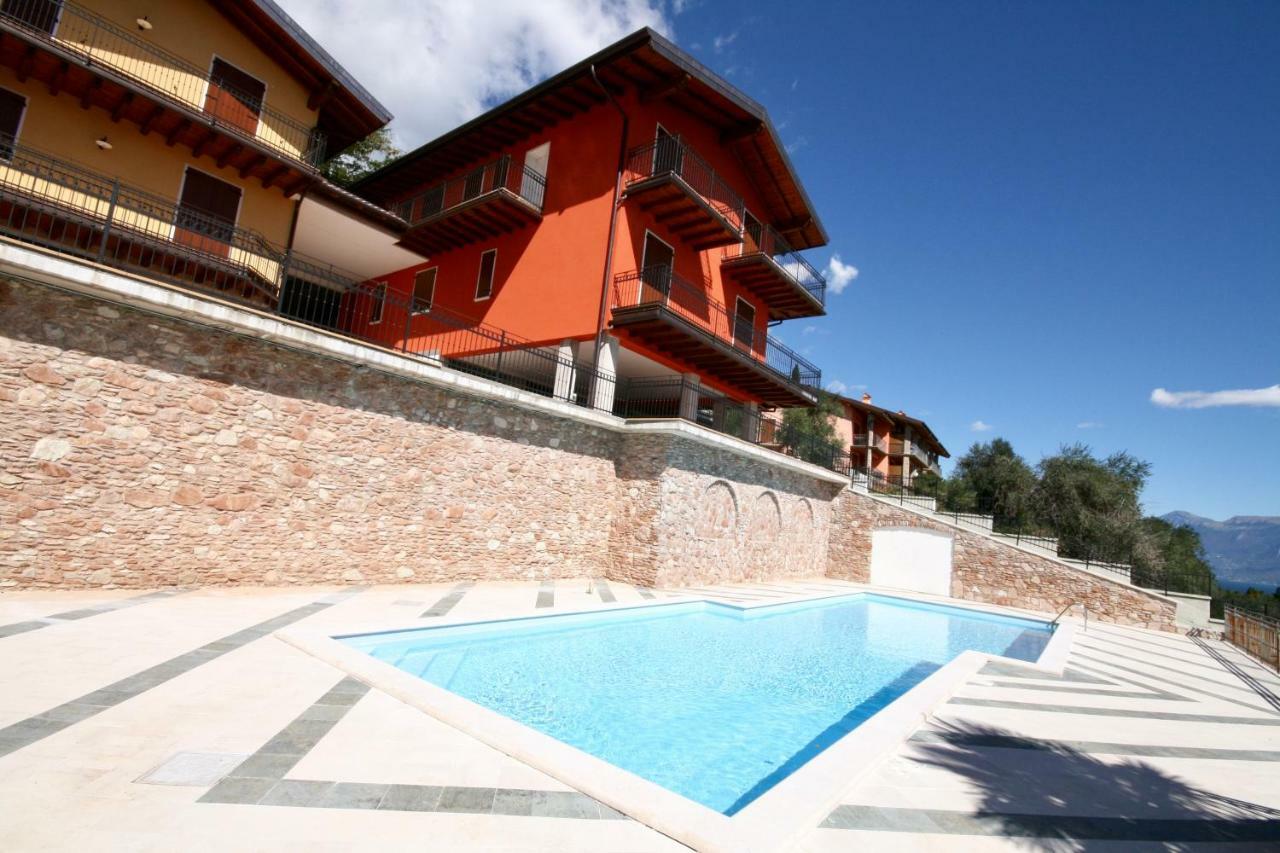 Albatros Apartment ตอสโกลาโน มาแดร์โน ภายนอก รูปภาพ