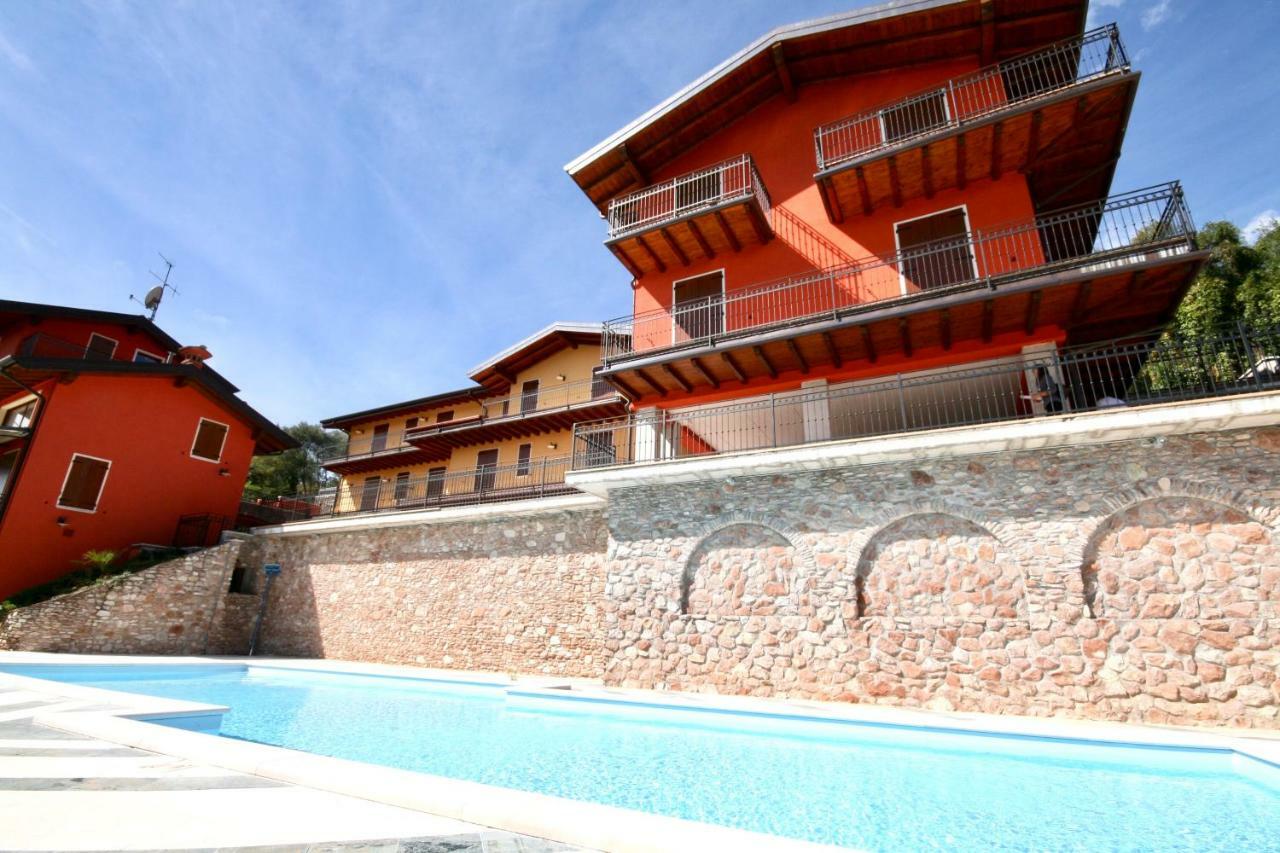 Albatros Apartment ตอสโกลาโน มาแดร์โน ภายนอก รูปภาพ