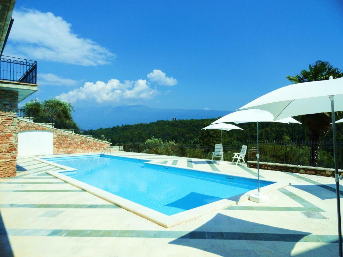 Albatros Apartment ตอสโกลาโน มาแดร์โน ภายนอก รูปภาพ